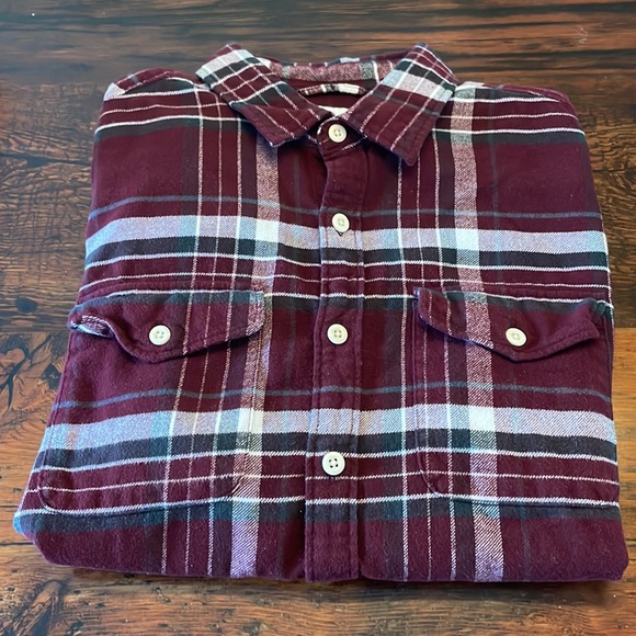American Eagle Men's Super Soft Flannel Shirt Burgundy and Grey Plaid - Picture 8 of 8